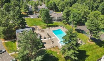 11 Watch Hill Cir 11, Cromwell, CT 06416