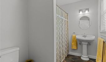 16 Leonard Dr, North Smithfield, RI 02896