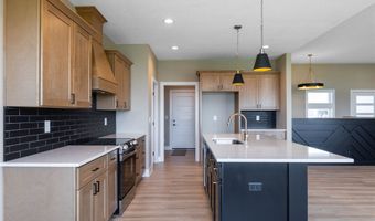 610 Ellis Cir, Adel, IA 50003