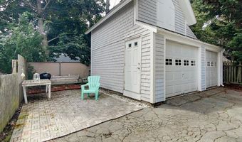 2 Summer St B, Newport, RI 02840