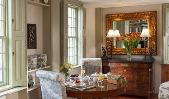 37 Marsh St, Newport, RI 02840