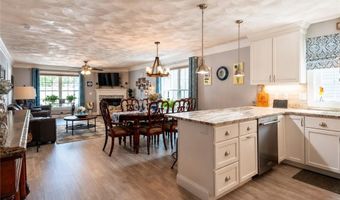 5 Rivers Edge Dr, Coventry, RI 02816