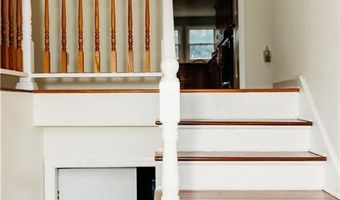 16 Ward Ave, Middletown, RI 02842