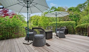 10 Snug Harbor Dr, Danbury, CT 06811