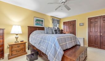 44 Devonshire Ct, Middletown, NJ 07748