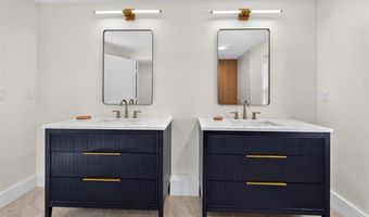 61 Applegate Rd, Cranston, RI 02920