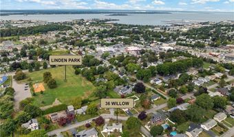36 Willow Ave, Middletown, RI 02842