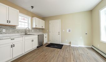 27 Drummond St, Auburn, ME 04210