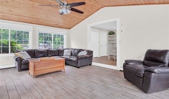 2 Brookfield Rd, Coventry, RI 02816