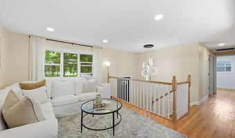 445 Lincoln Dr, Cheshire, CT 06410