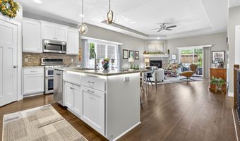 1608 STANTON Cir, Appleton, WI 54915