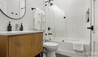 122 College St #301, Asheville, NC 28801