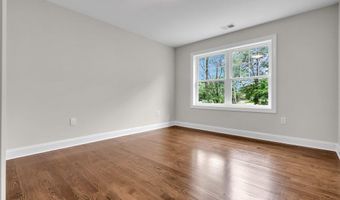 41 Avondale Ln, Aberdeen, NJ 07747