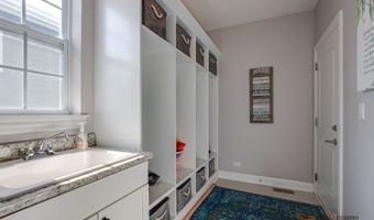 705 N Kaspar Ave, Arlington Heights, IL 60004