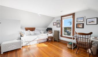 99 Roseneath Ave, Newport, RI 02840