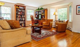 65 Walnut Dr, East Greenwich, RI 02818