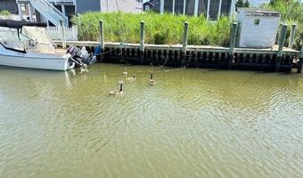 48 New Point Pl, Amityville, NY 11701