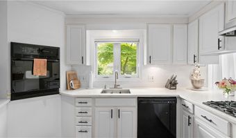 48 Flagg Ave, Warwick, RI 02886