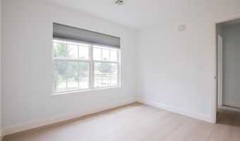 522 Tiger Blvd, Bentonville, AR 72712
