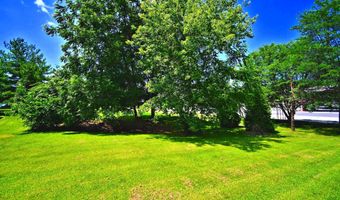 5631 STONECROFT Ln, Allentown, PA 18106