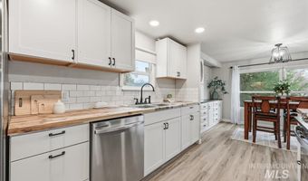 445 S Maple Grove Rd #15, Boise, ID 83709