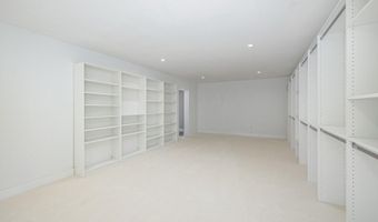 6172 Hellner Rd, Ann Arbor, MI 48105