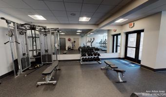 2708 S Spurway Dr, Ann Arbor, MI 48105
