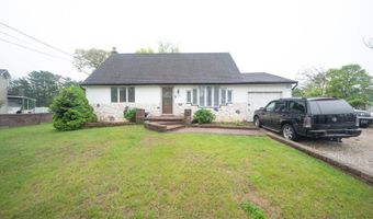 42 Ronald Dr N, Amityville, NY 11701