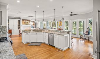 5 Petigru Dr, Beaufort, SC 29902