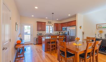 12 Oak Meadows Dr 12, Brookfield, CT 06804