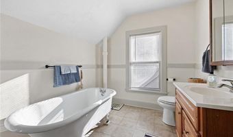 207 N Davis St, Anamosa, IA 52205