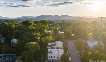 6 Dailey Dr, Asheville, NC 28801
