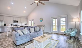 4082 Cardinal St, Bay St. Louis, MS 39520