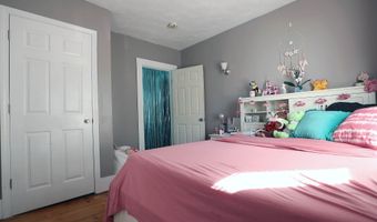 41 Dunn St, Auburn, ME 04210
