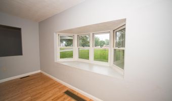 631 W 8th St, Bicknell, IN 47512