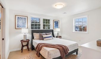 941 N MCKINLEY Rd, Arlington, VA 22205