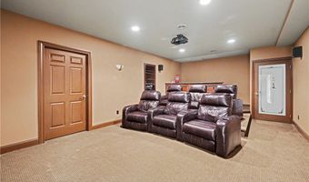 560 Club Dr, Aurora, OH 44202