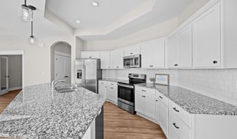 2220 Suncrest Dr, Ames, IA 50014