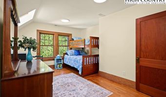 140 Library Ln, Banner Elk, NC 28604
