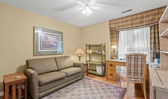 31 Chesterfield Lake Dr, Beaufort, SC 29906