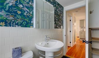 5 Howard St 2, Newport, RI 02840