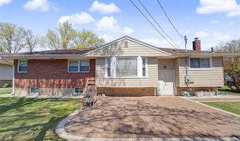 31 Edgemere Dr, Albertson, NY 11507