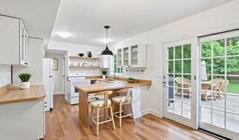 135 Ivy Hill Dr, Aberdeen, NJ 07747