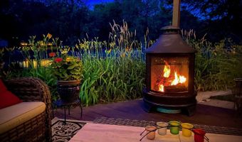 17 Willow St, Algonquin, IL 60102