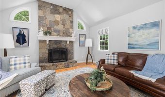 4 Brookfield Ct, East Greenwich, RI 02818