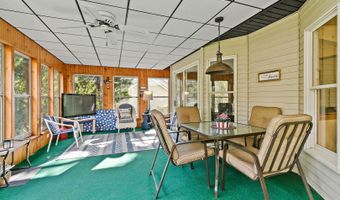 1045 Helen Dr, Algonquin, IL 60102