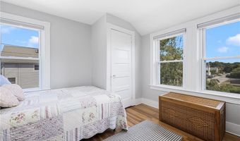 10 Eustis Ave, Newport, RI 02840