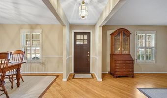 114 Breezeview Dr, Ballwin, MO 63021