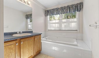 16 Edward Cir, Bedford, NH 03110