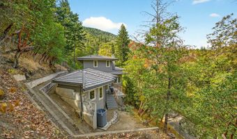 545 Ashland Creek Dr, Ashland, OR 97520